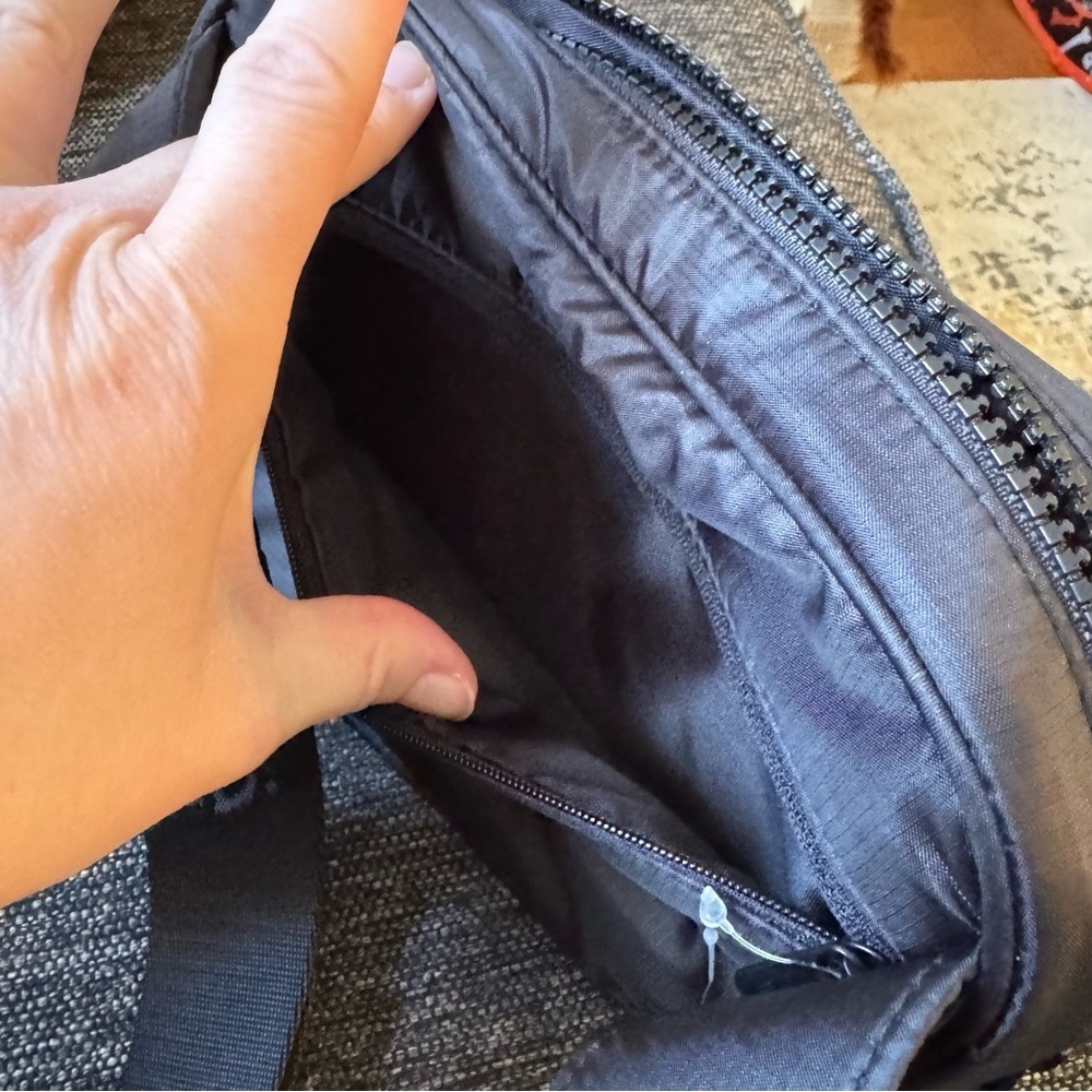 Lole Black quilted Crossbody Bag with hand warmer compartment - Picture 8 of 13